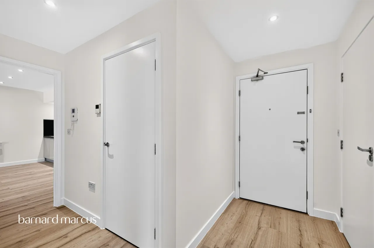 Lakeside Drive, London, NW10, photo 19