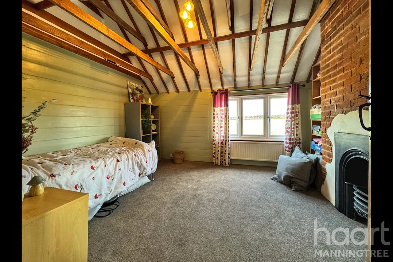 Clacton Road, Horsley Cross, CO11, photo 8