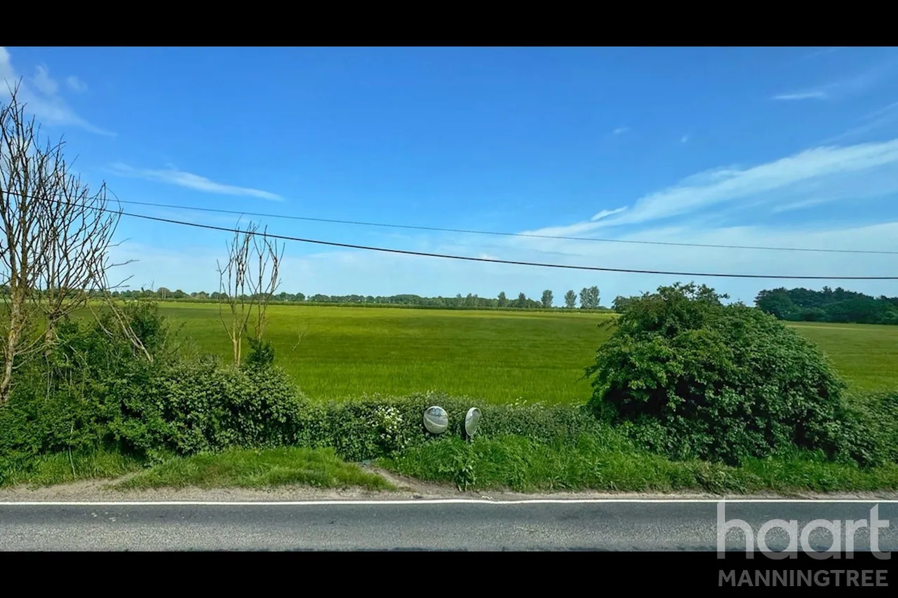 Clacton Road, Horsley Cross, CO11, photo 9