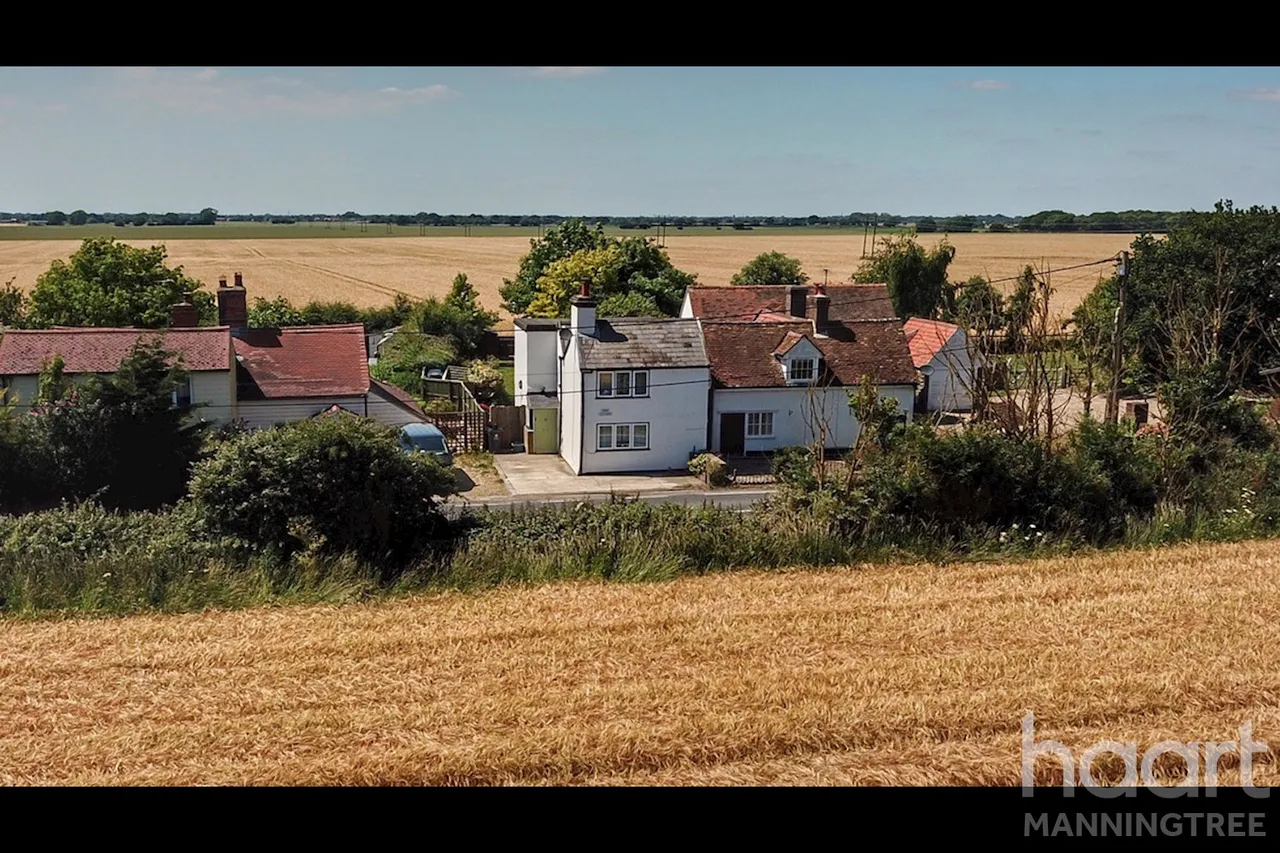 3 bed house for sale, Clacton Road, Horsley Cross, CO11
