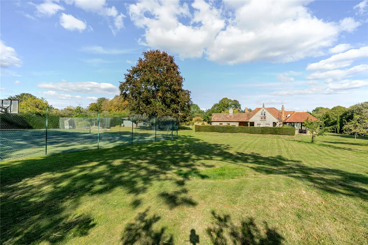 Village Road, Denham, UB9, photo 53