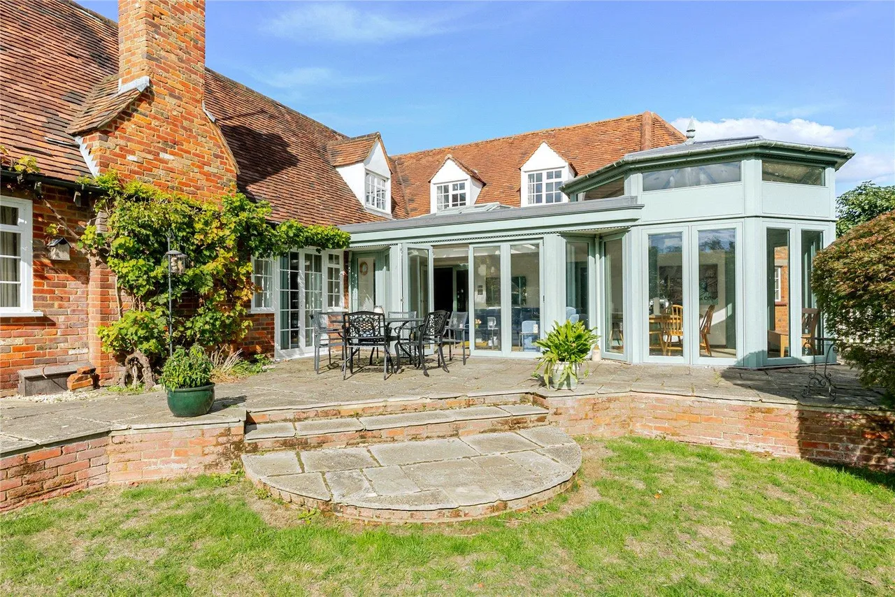Village Road, Denham, UB9, photo 48
