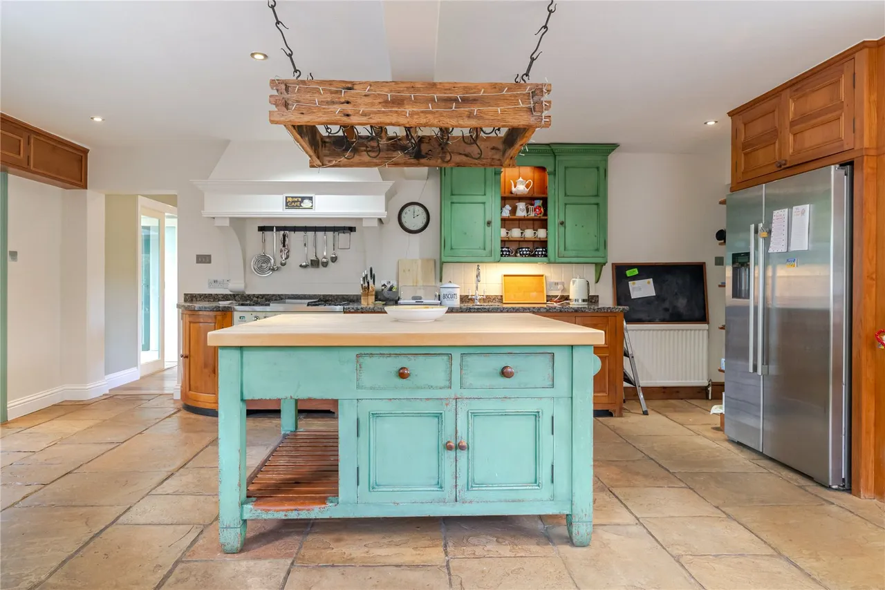 Village Road, Denham, UB9, photo 16