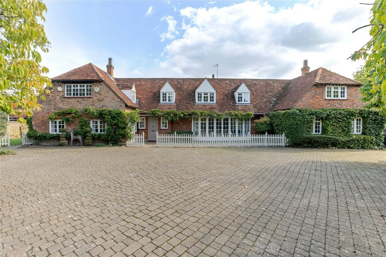 5 bed house for sale, Village Road, Denham, UB9