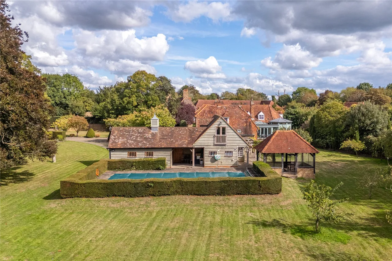 Village Road, Denham, UB9, photo 46