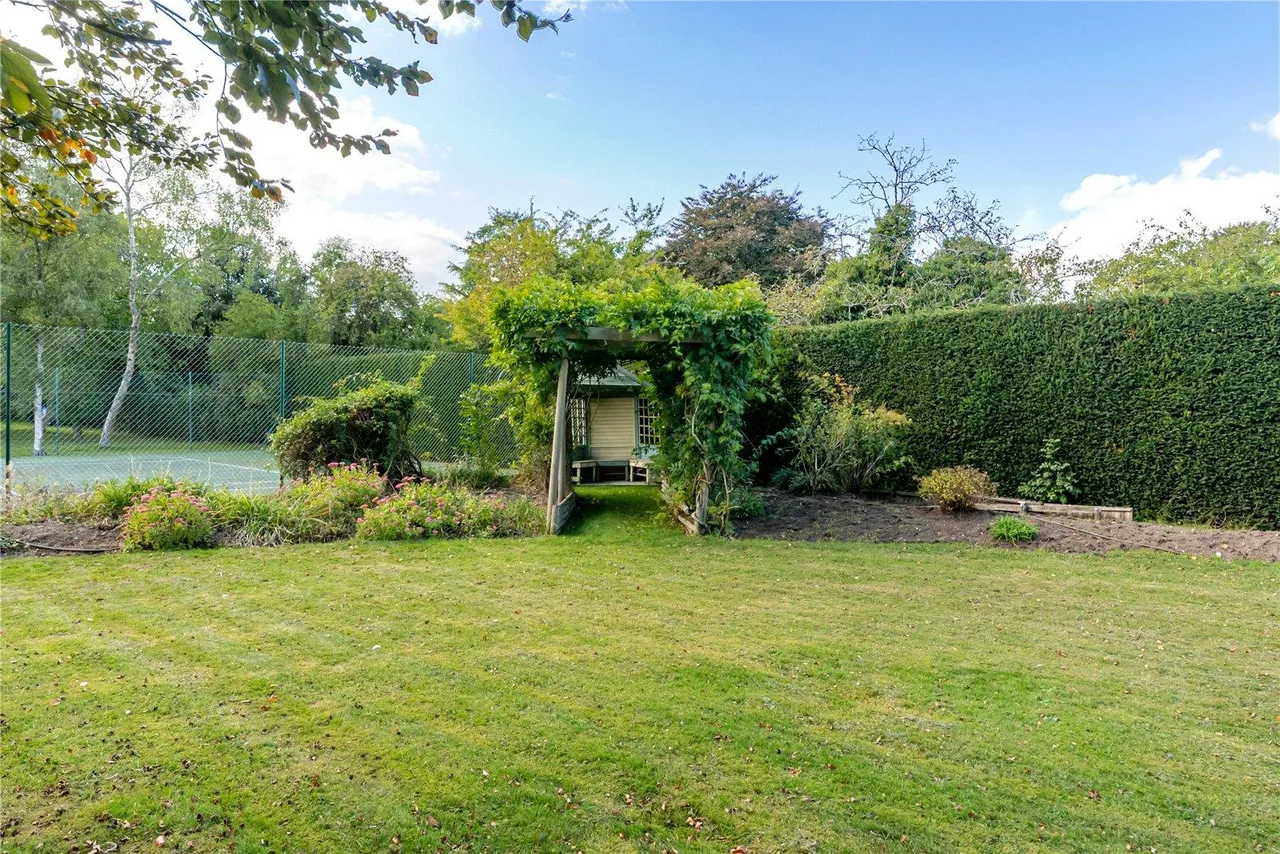 Village Road, Denham, UB9, photo 52