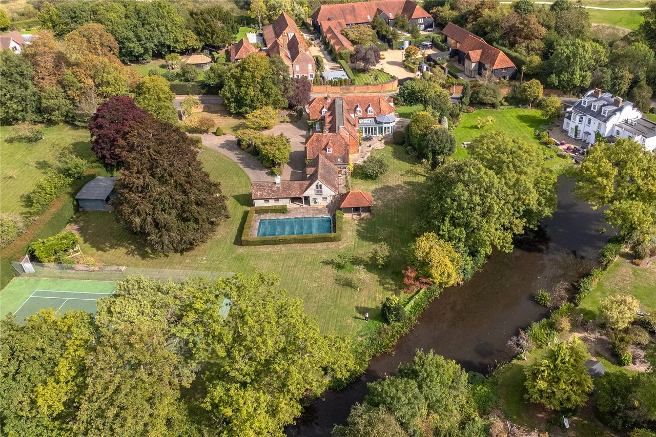 Village Road, Denham, UB9, photo 56