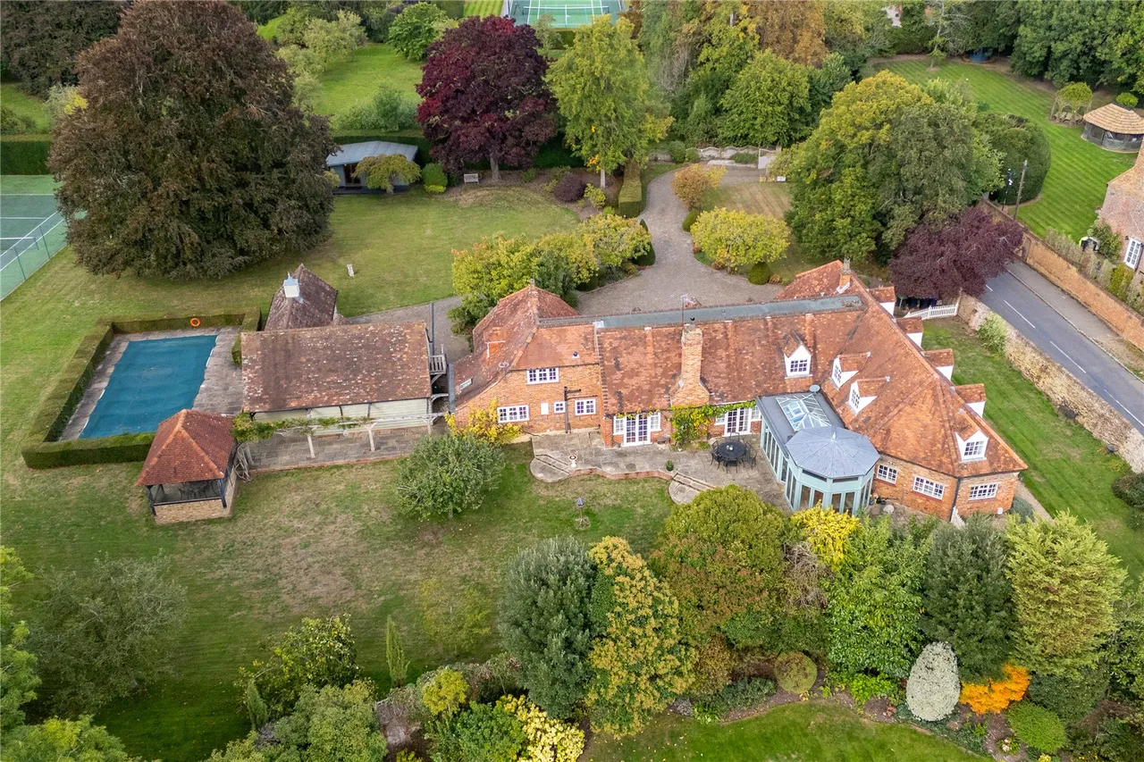 Village Road, Denham, UB9, photo 57