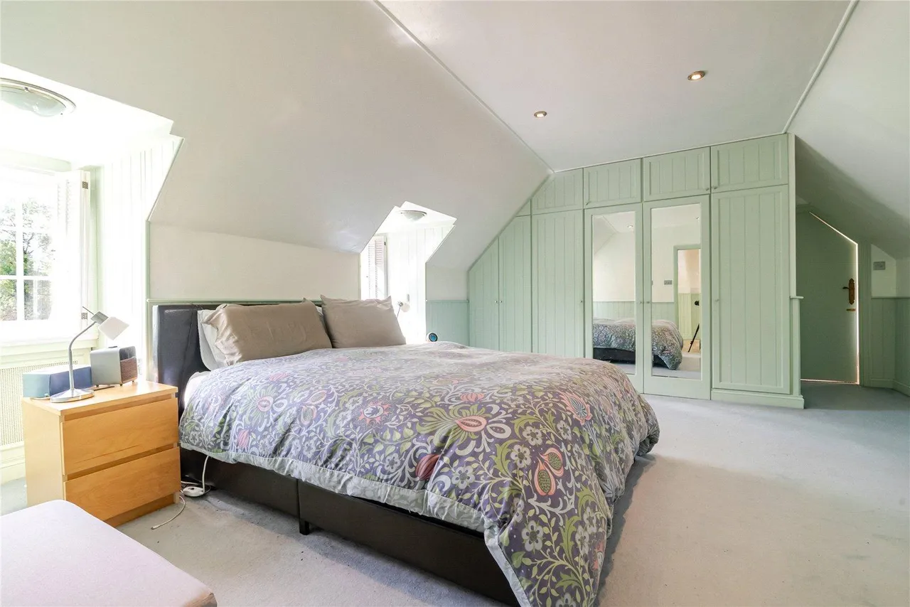 Village Road, Denham, UB9, photo 37