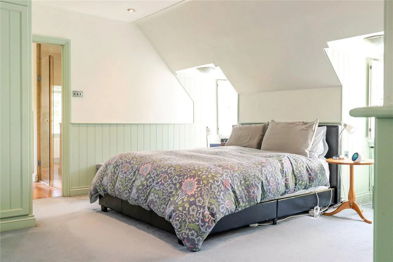 Village Road, Denham, UB9, photo 35