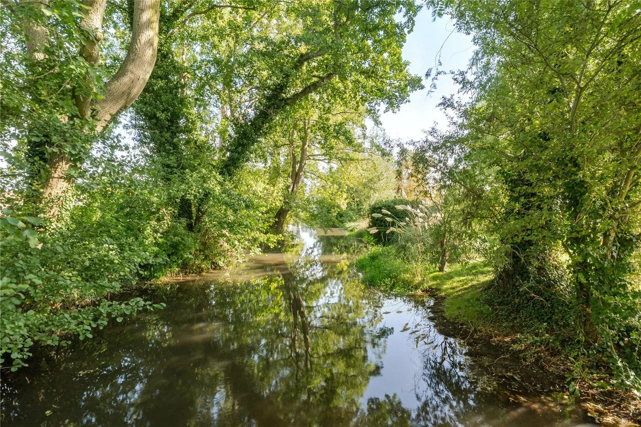 Village Road, Denham, UB9, photo 54