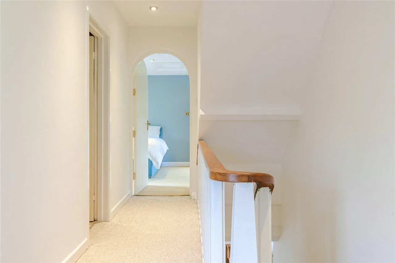 Village Road, Denham, UB9, photo 33