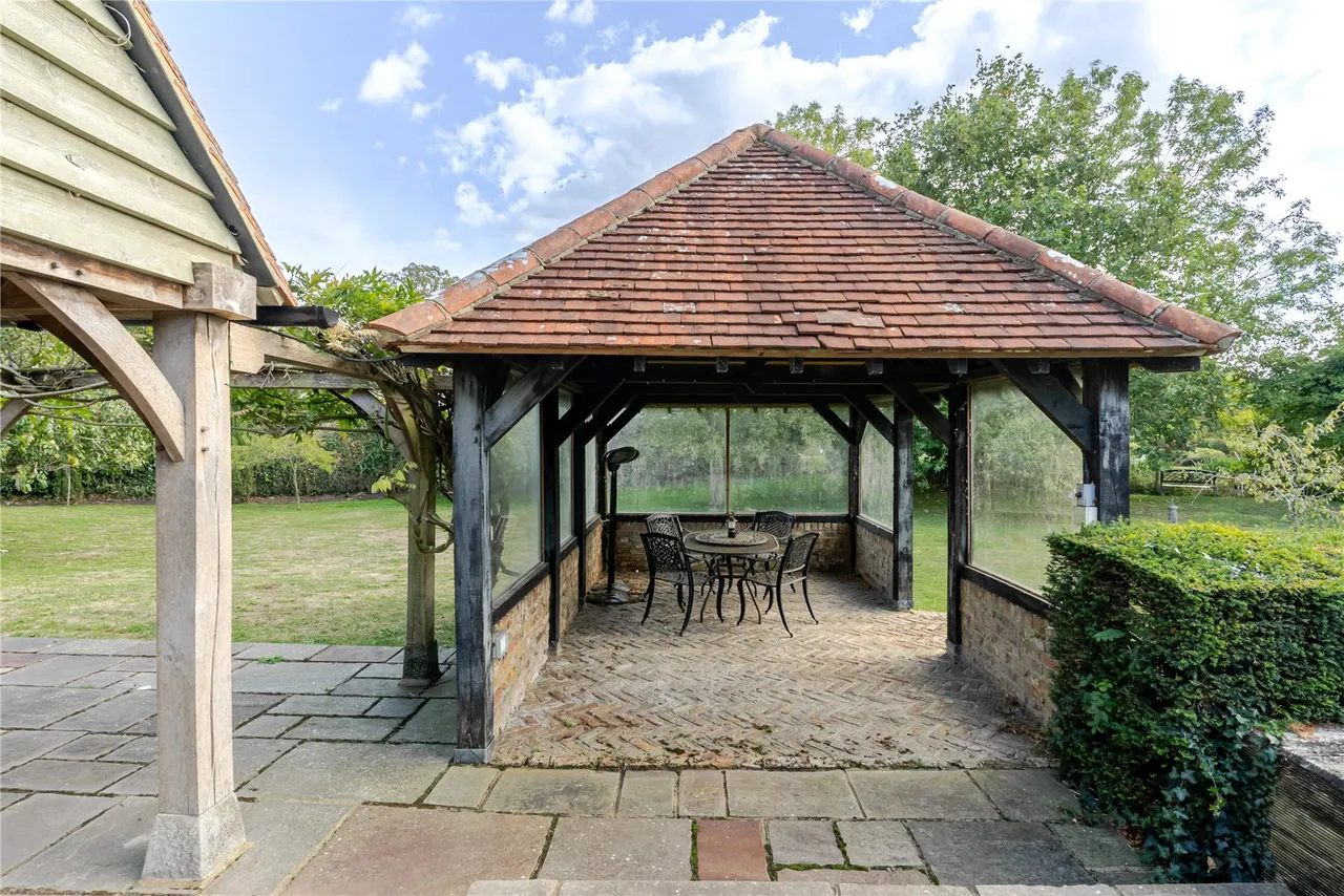 Village Road, Denham, UB9, photo 51