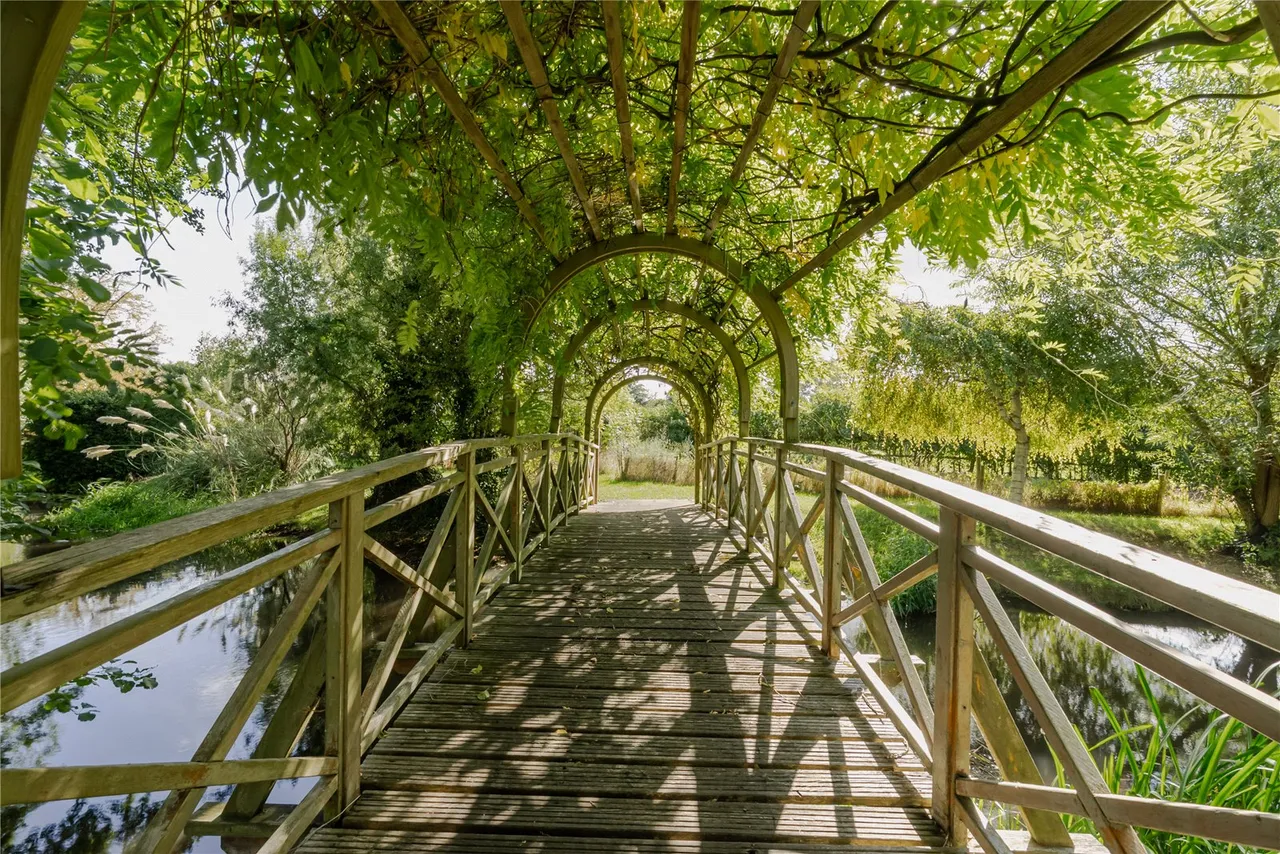 Village Road, Denham, UB9, photo 55