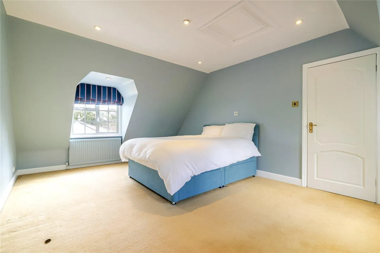 Village Road, Denham, UB9, photo 42
