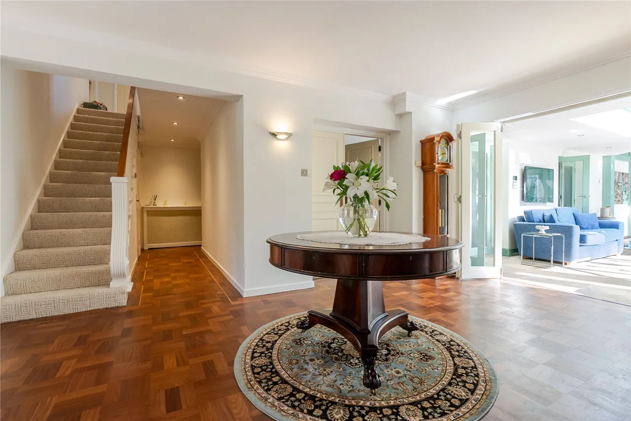 Village Road, Denham, UB9, photo 5