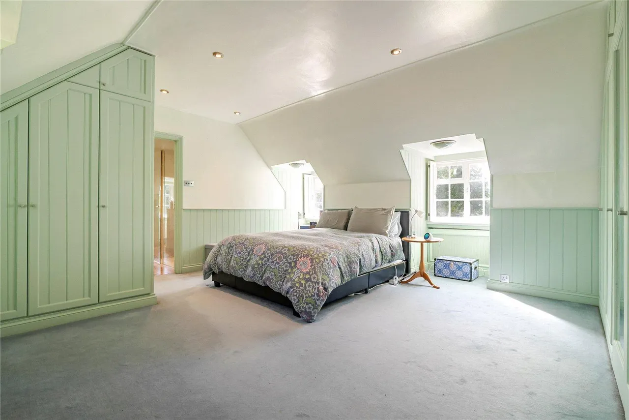 Village Road, Denham, UB9, photo 36