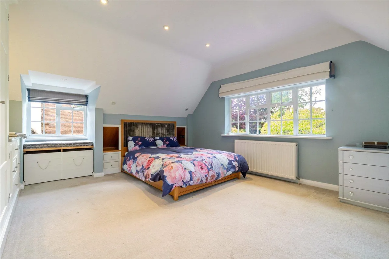 Village Road, Denham, UB9, photo 30