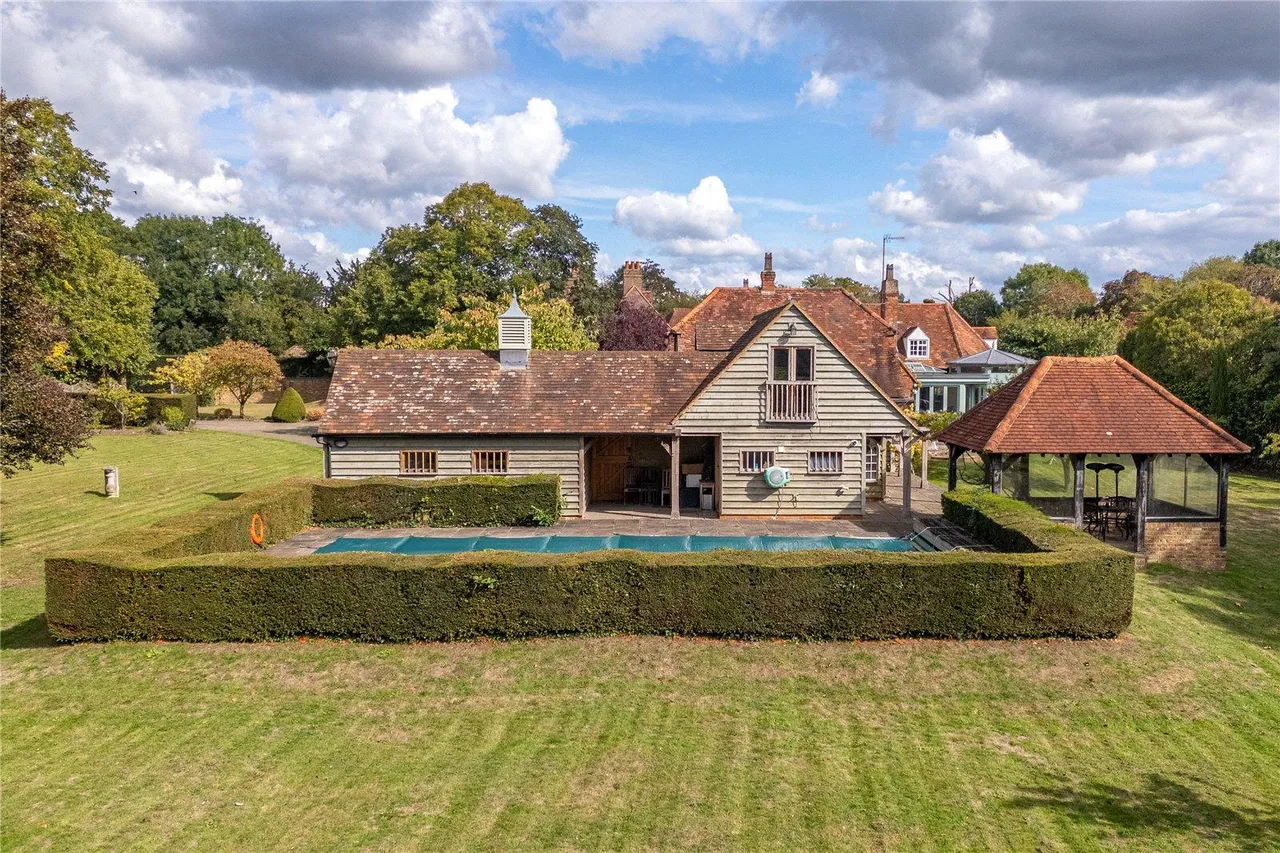Village Road, Denham, UB9, photo 47