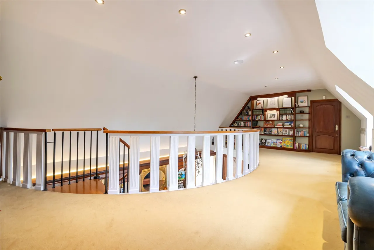 Village Road, Denham, UB9, photo 13