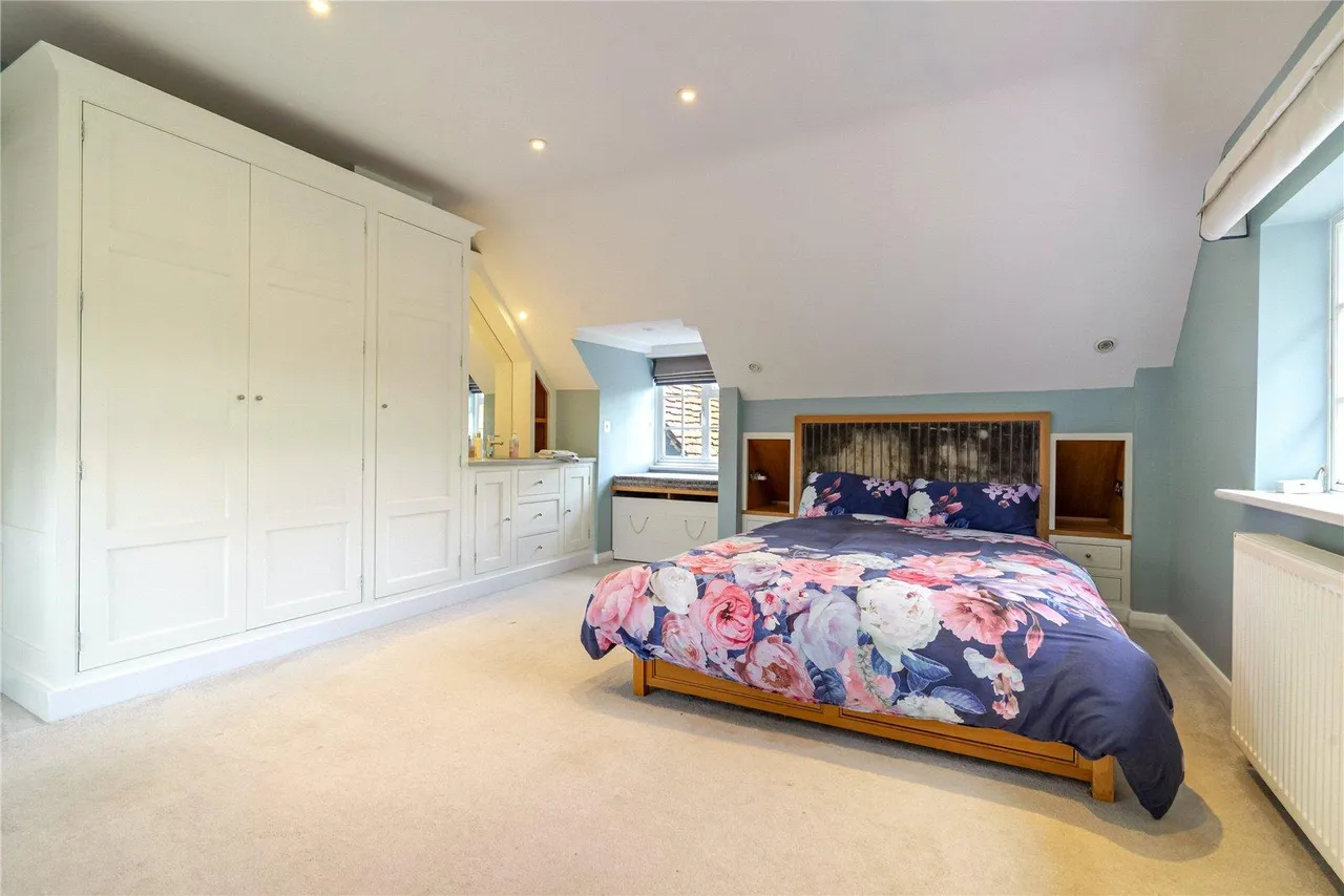 Village Road, Denham, UB9, photo 29