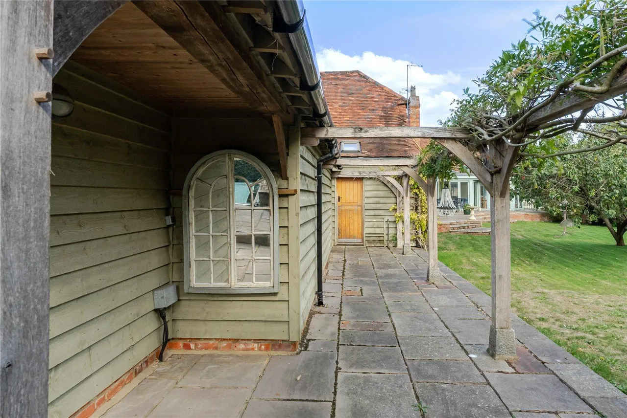 Village Road, Denham, UB9, photo 49