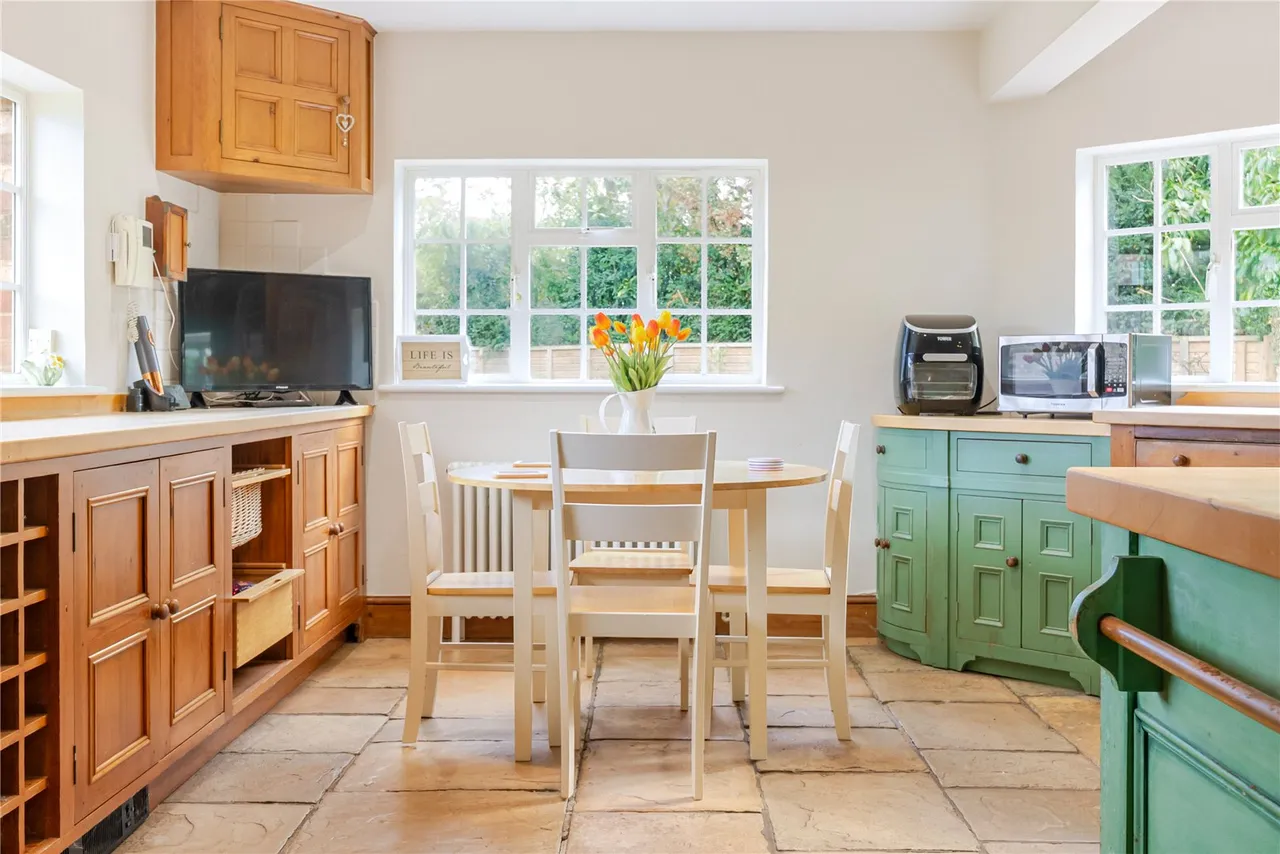 Village Road, Denham, UB9, photo 17