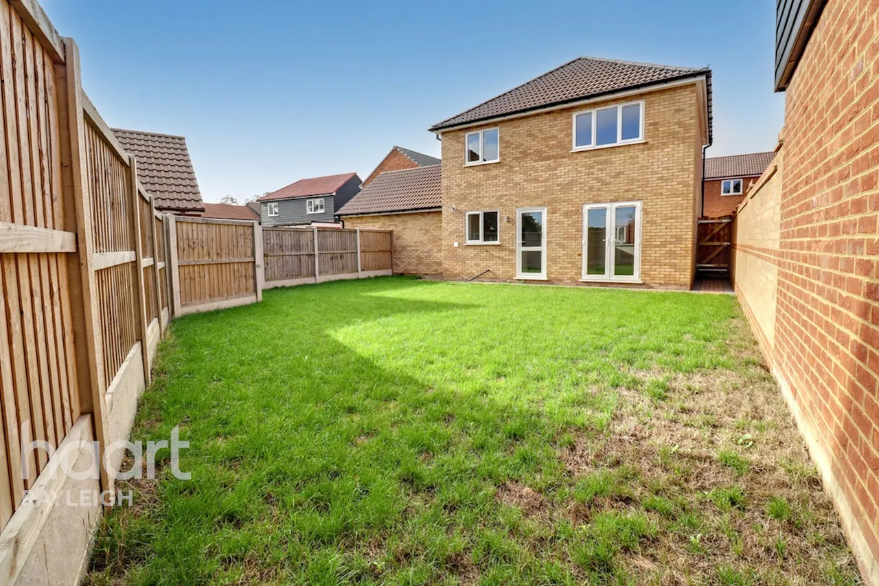 Fairview Crescent, Rayleigh, SS6, photo 12