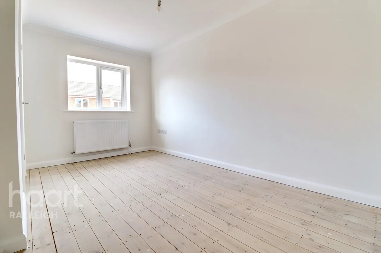 Fairview Crescent, Rayleigh, SS6, photo 6