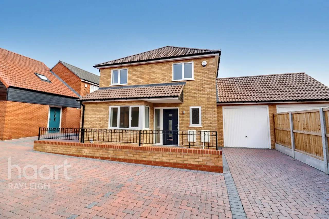 3 bed house for sale, Fairview Crescent, Rayleigh, SS6