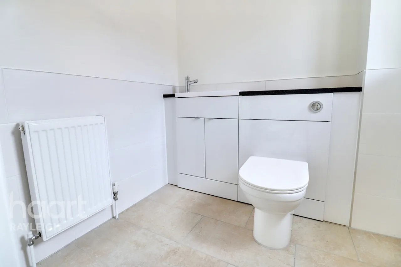 Fairview Crescent, Rayleigh, SS6, photo 5