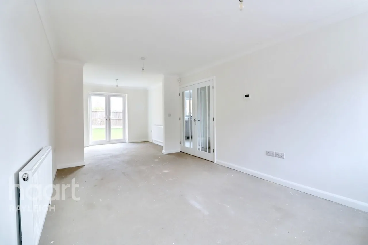Fairview Crescent, Rayleigh, SS6, photo 3