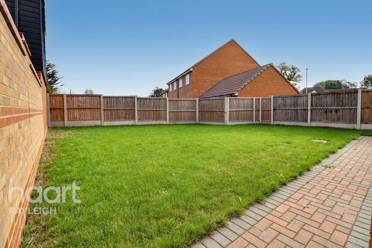 Fairview Crescent, Rayleigh, SS6, photo 11