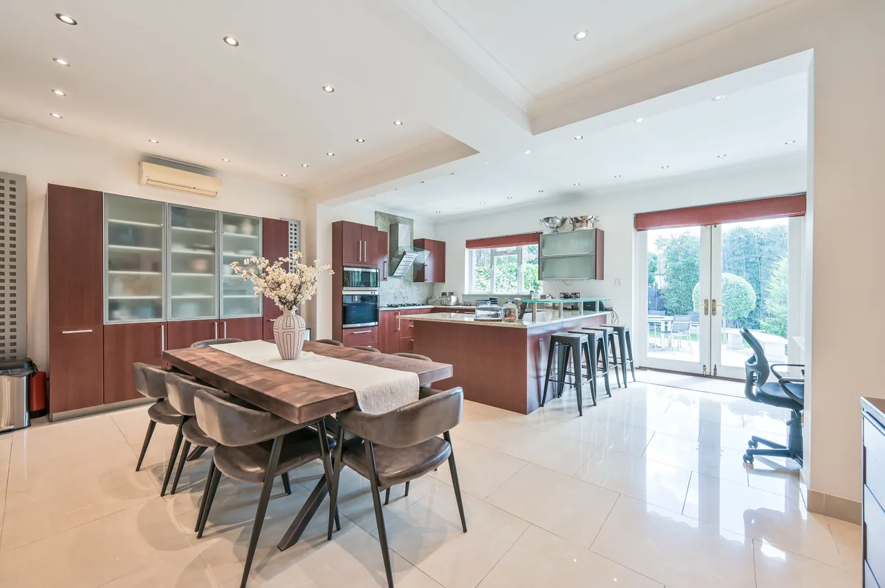 14 Orchard Avenue, London, photo 10