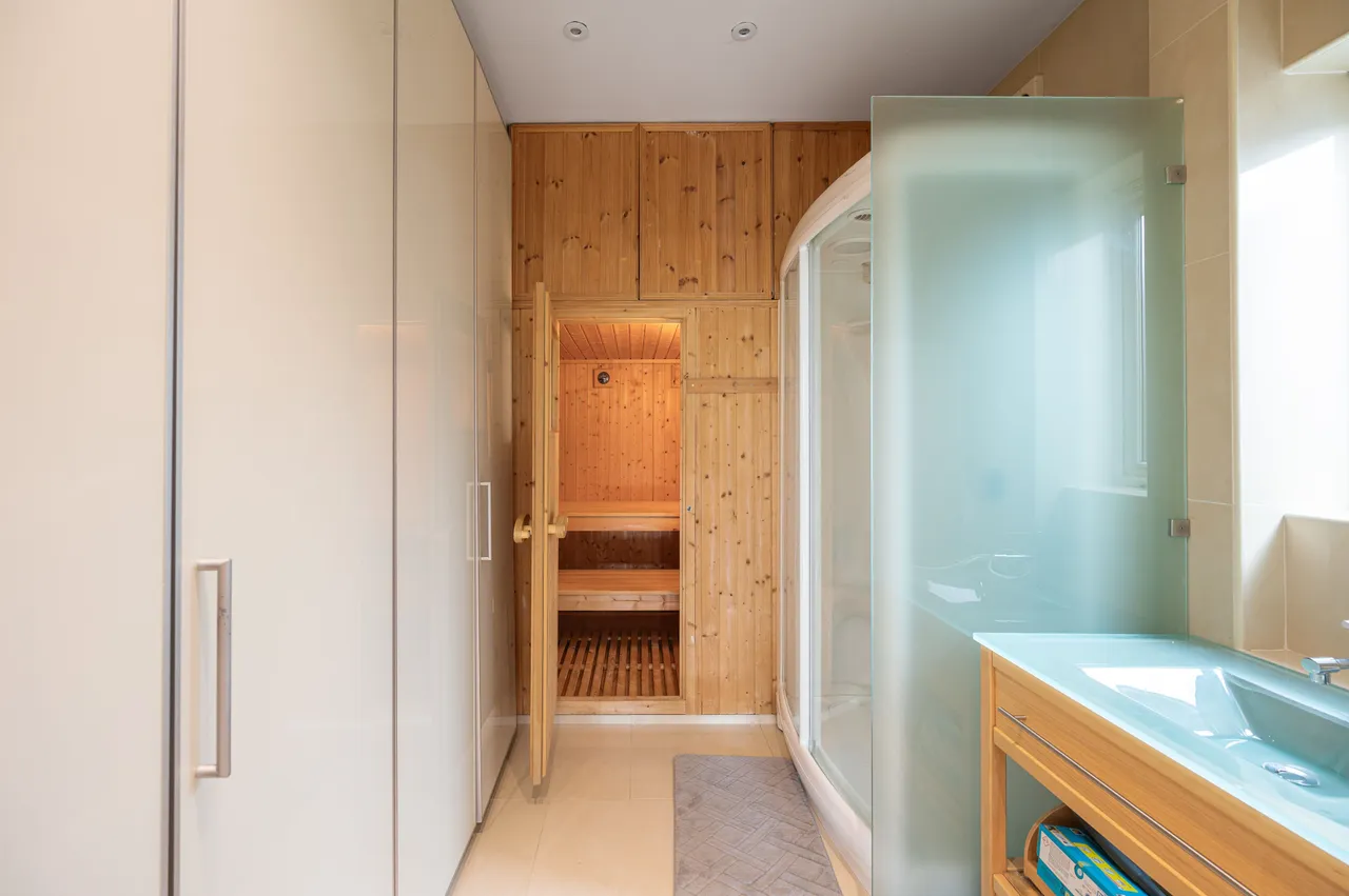 14 Orchard Avenue, London, photo 12