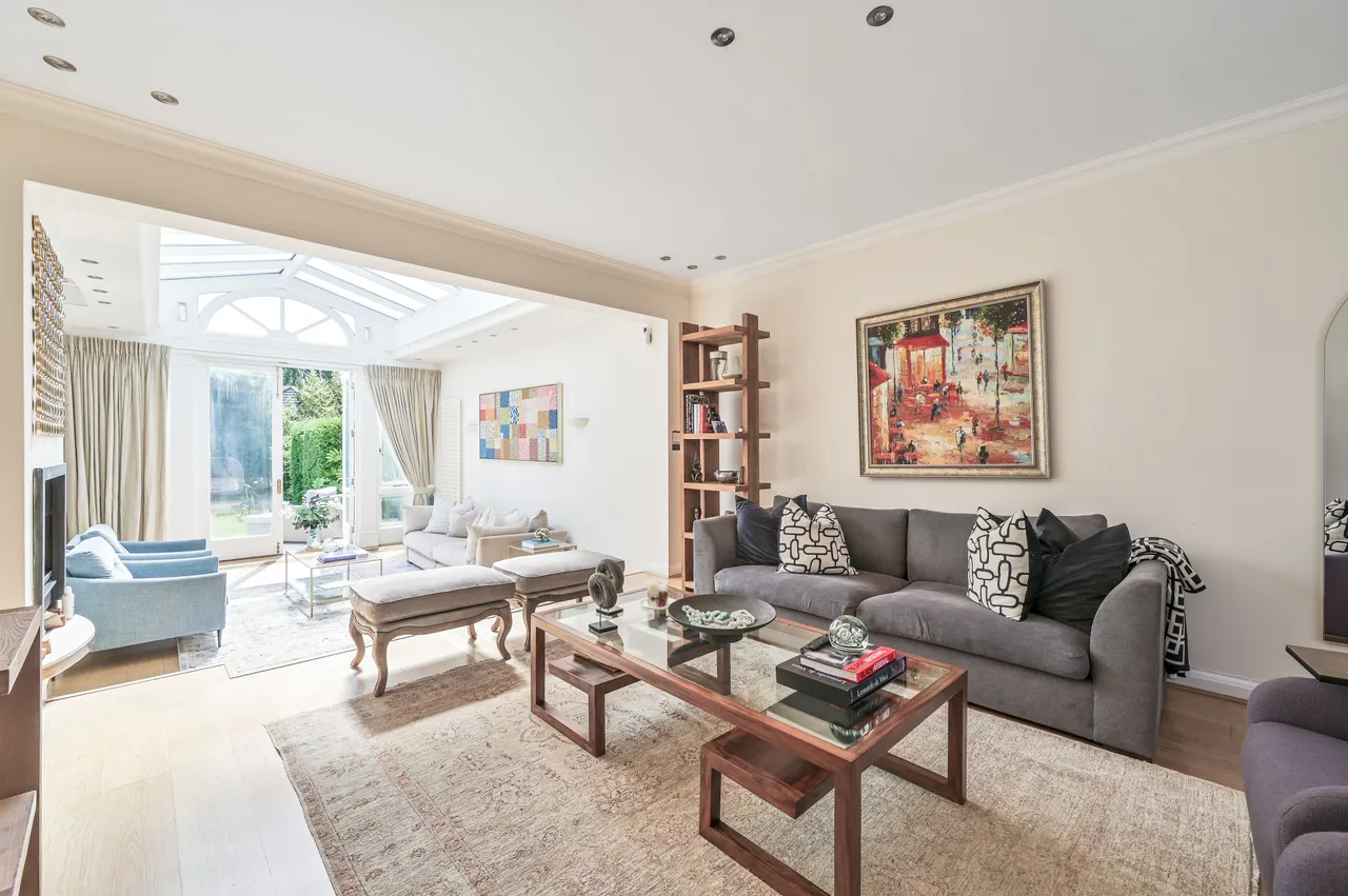 14 Orchard Avenue, London, photo 3