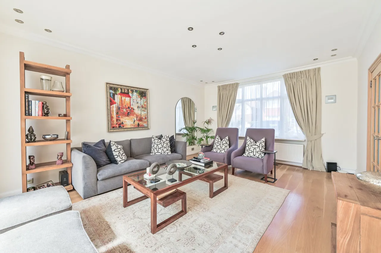 14 Orchard Avenue, London, photo 4