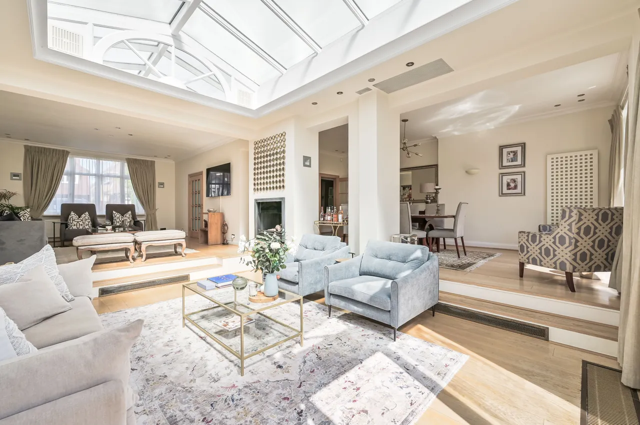 14 Orchard Avenue, London, photo 8