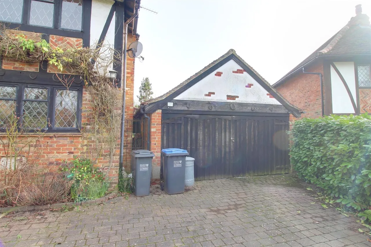 4 Great North Road, Brookmans Park AL9 6NF, photo 32