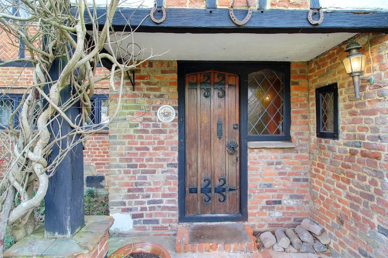 4 Great North Road, Brookmans Park AL9 6NF, photo 29