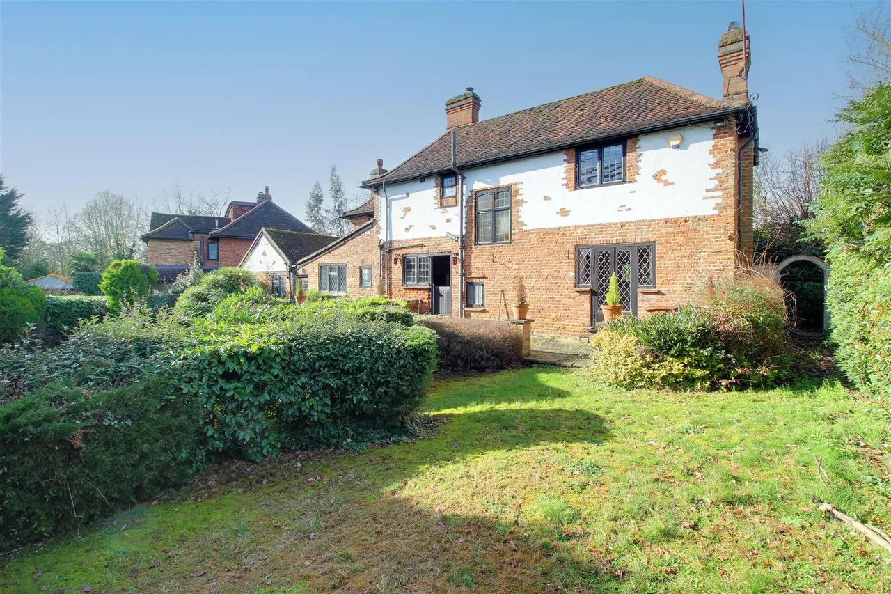 4 Great North Road, Brookmans Park AL9 6NF, photo 27