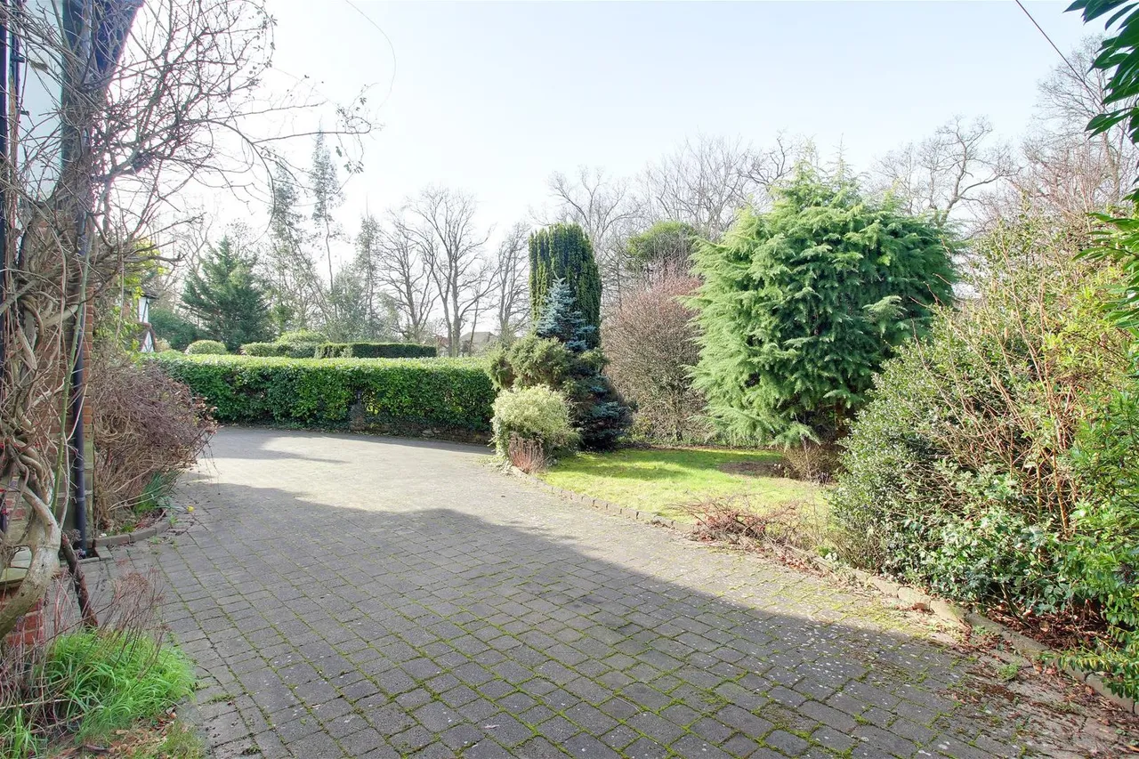 4 Great North Road, Brookmans Park AL9 6NF, photo 30