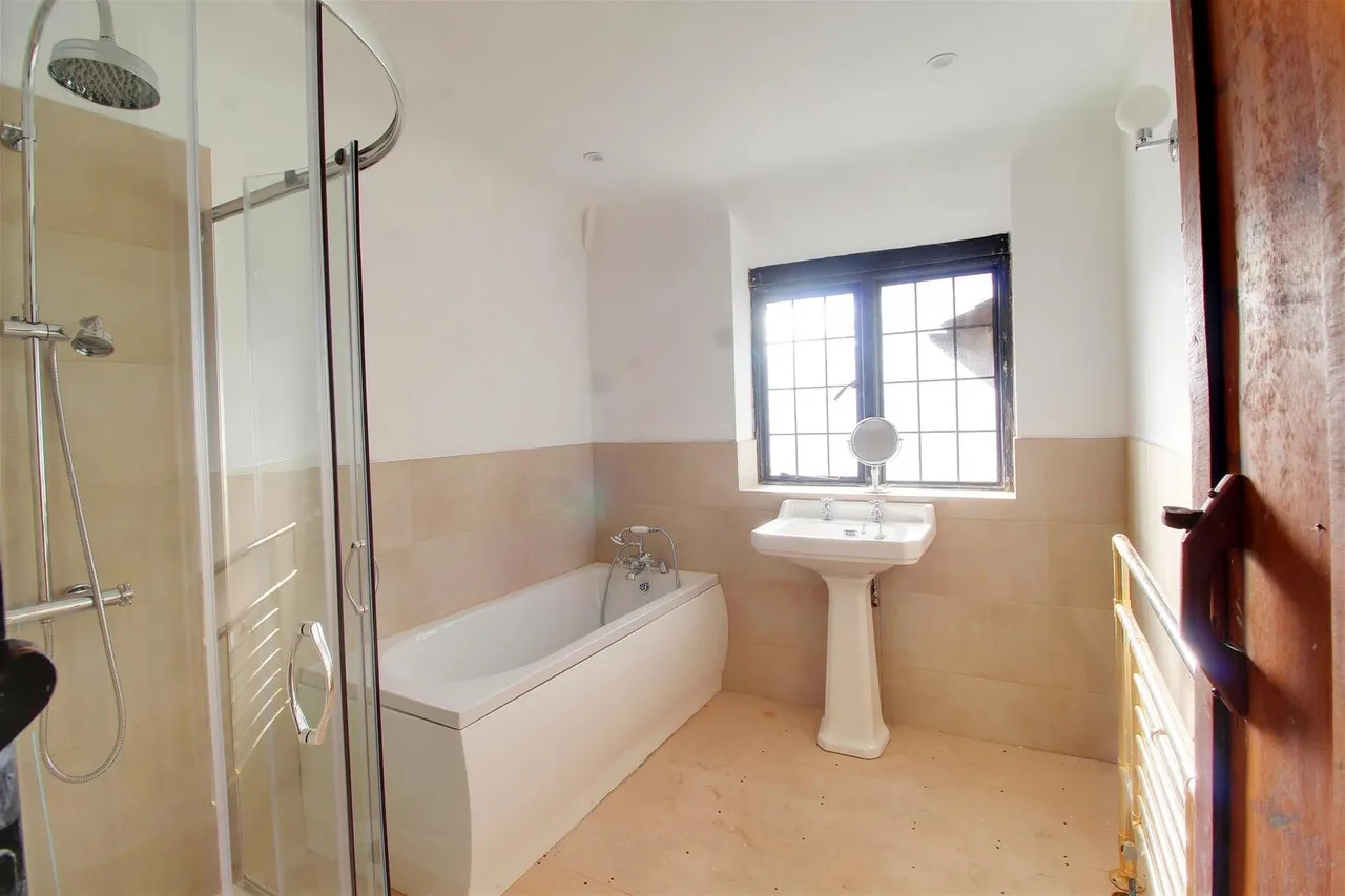 4 Great North Road, Brookmans Park AL9 6NF, photo 21