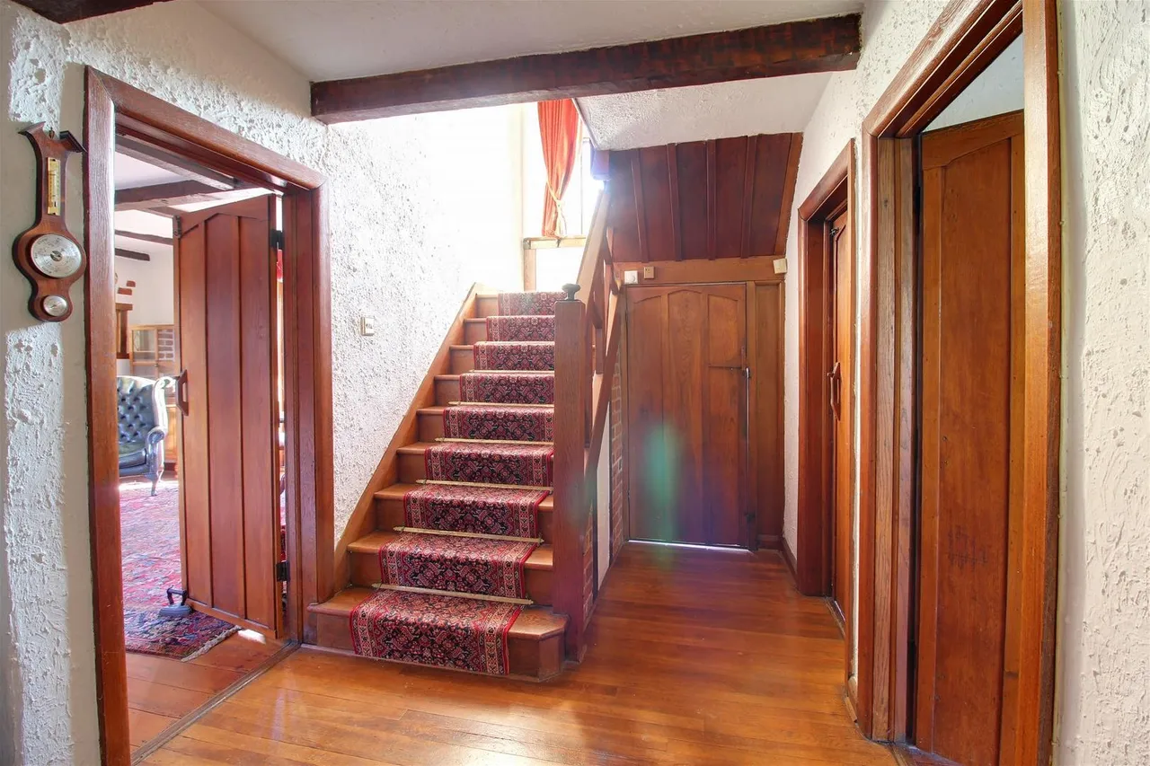 4 Great North Road, Brookmans Park AL9 6NF, photo 5