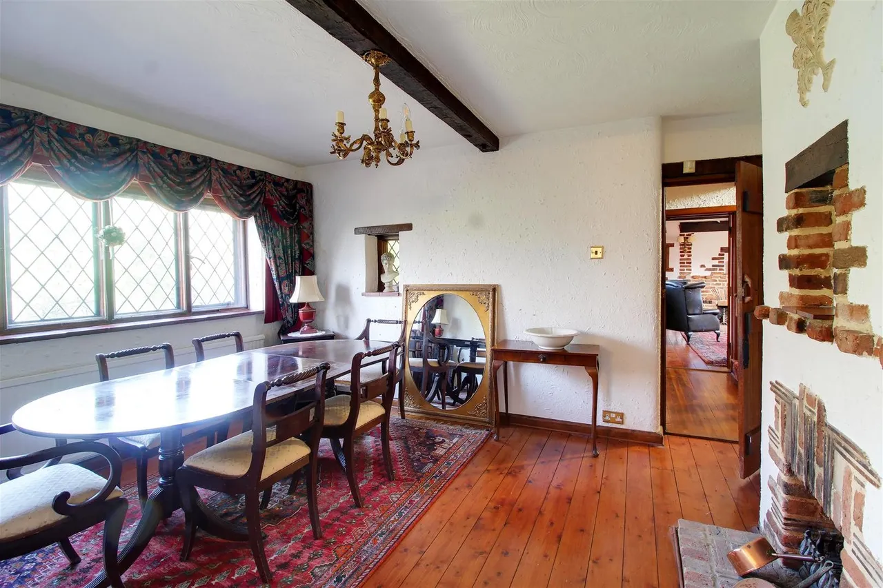4 Great North Road, Brookmans Park AL9 6NF, photo 3