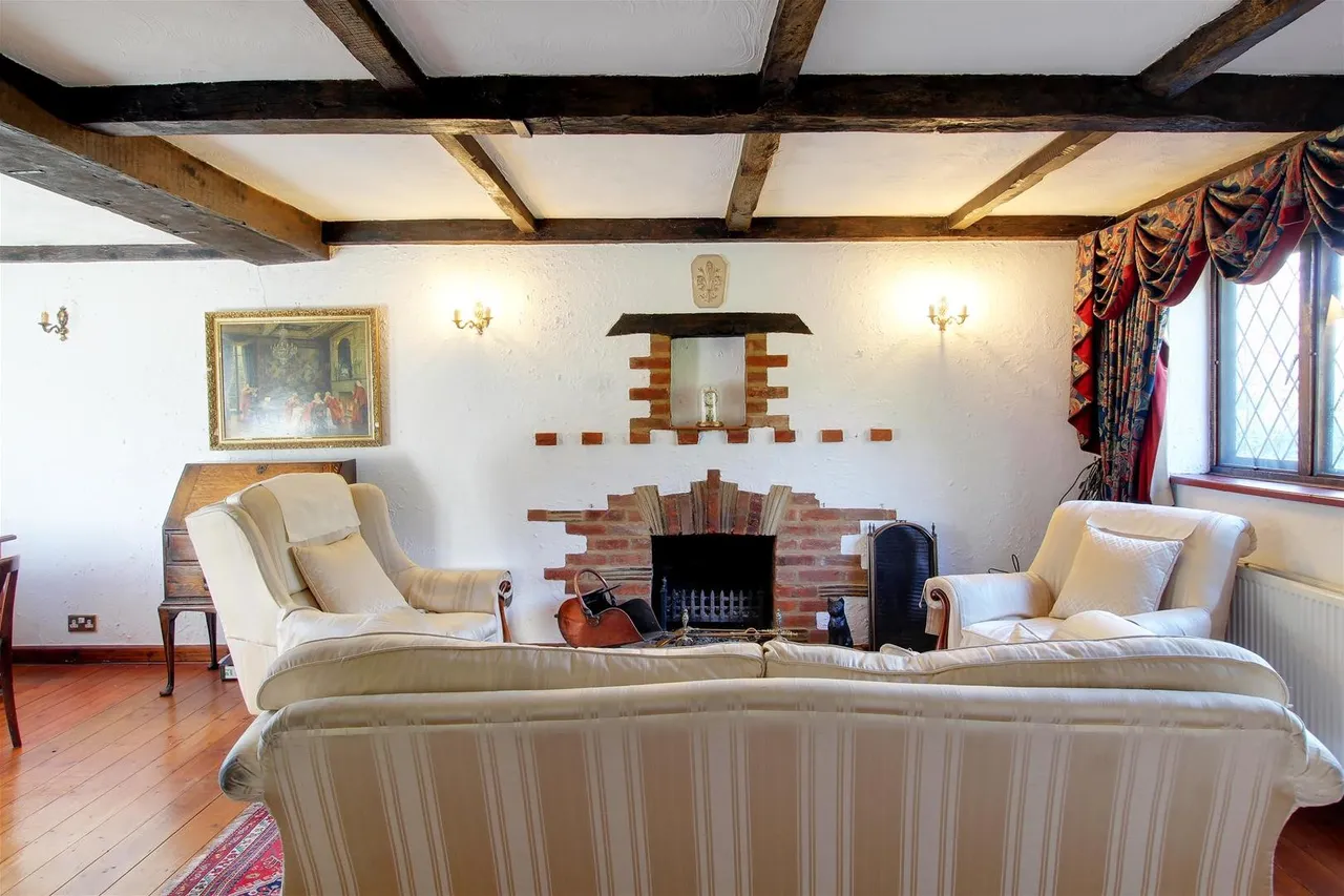 4 Great North Road, Brookmans Park AL9 6NF, photo 2