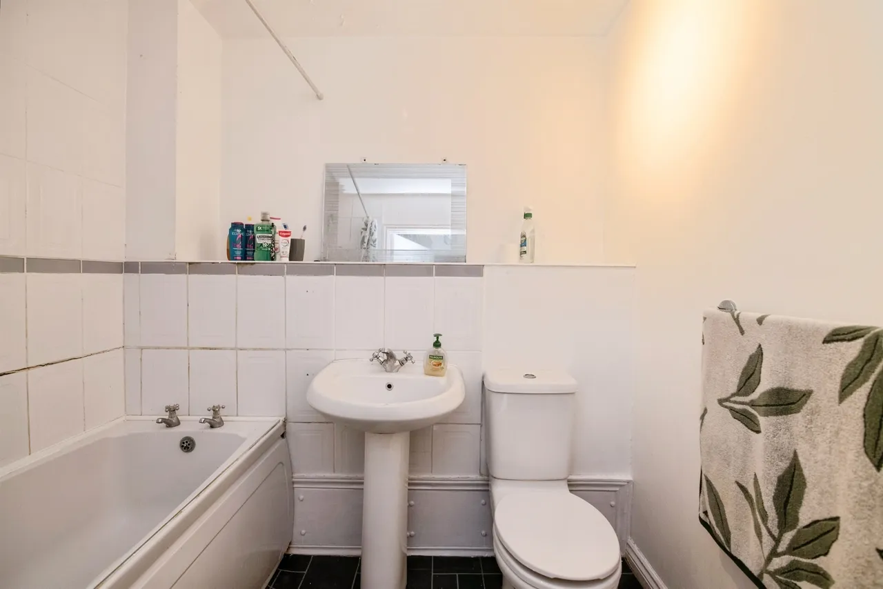 Ferguson Drive, Tipton, DY4, photo 12