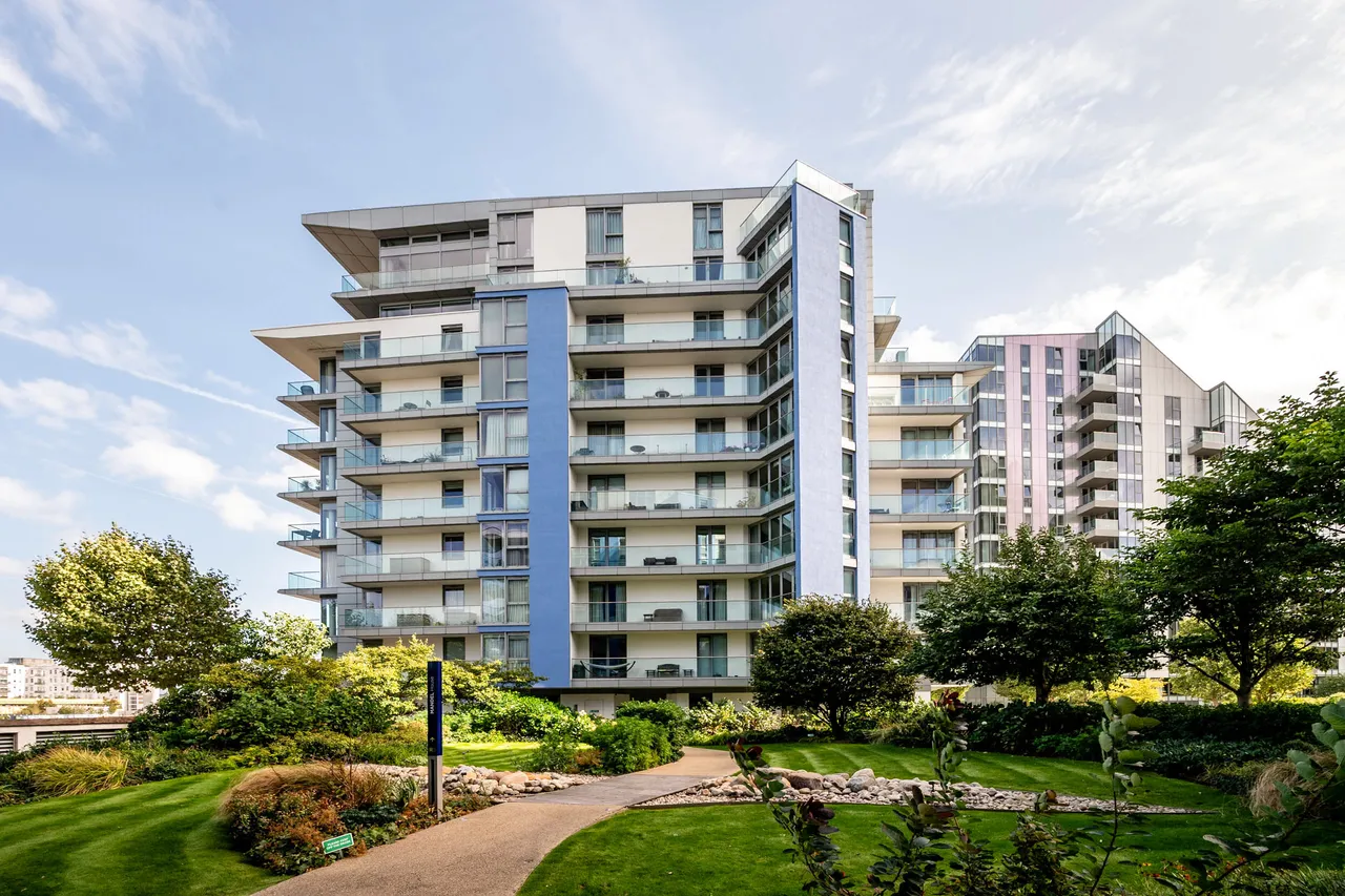 3 bed flat for sale, London, SW18