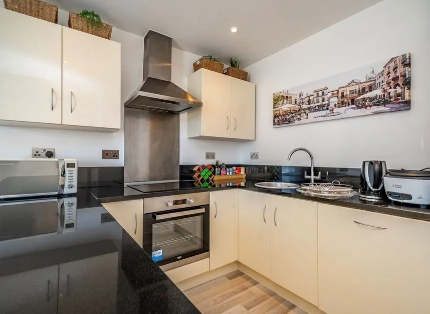 Basin Approach, Gallions Reach, E16, photo 3