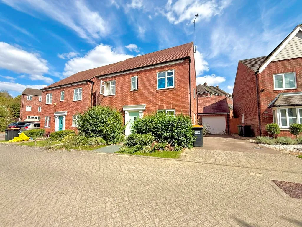 4 bed house for sale — Fieldstone, Houghton Regis LU5 5QU